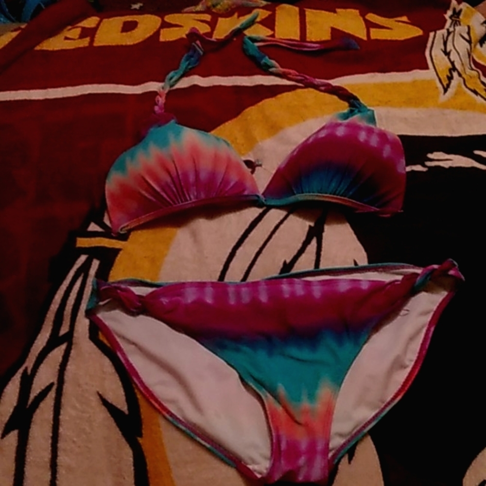 George bathingsuit tie die bottoms are a large and top is extra large